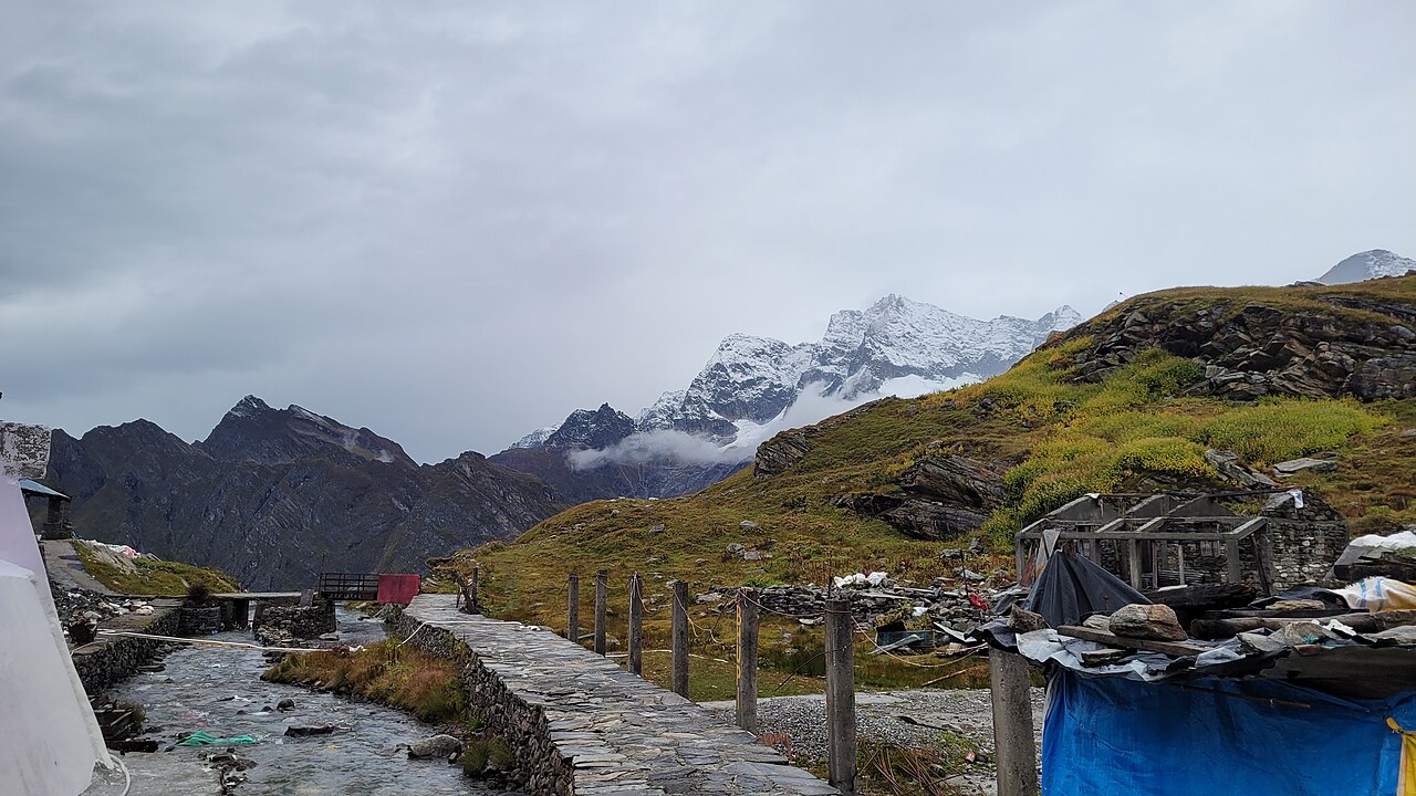 spiritual mountain path (foto: Wiki maddymadhavan / CC BY-SA 4.0, Wikimedia Commons)