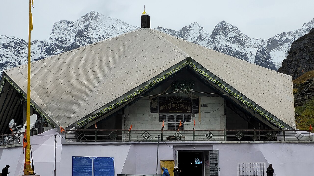 spiritual mountain path (foto: Wiki maddymadhavan / CC BY-SA 4.0, Wikimedia Commons)