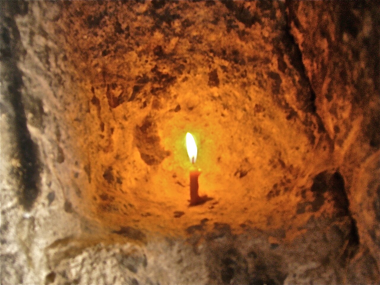 candle prayer light (foto: Fif' from Paris, France / CC BY-SA 2.0, Wikimedia Commons)