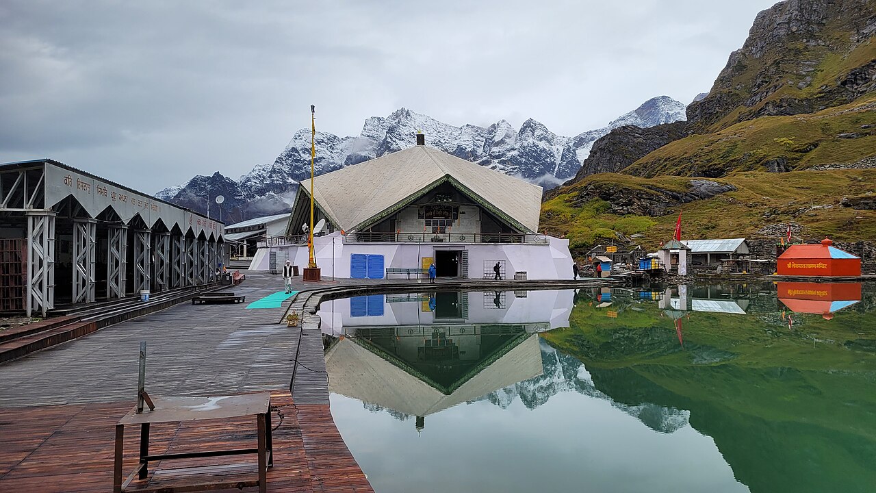 spiritual mountain path (foto: Wiki maddymadhavan / CC BY-SA 4.0, Wikimedia Commons)