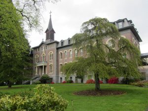 monastery peaceful (foto: Kurt Minard / CC BY-SA 3.0, Wikimedia Commons)