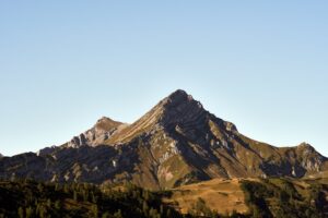 Fede e natura: un viaggio nell’armonia dei luoghi sacri