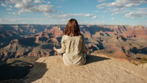Mindfulness vs Meditazione Tradizionale: Differenze, Benefici e Quale Scegliere
